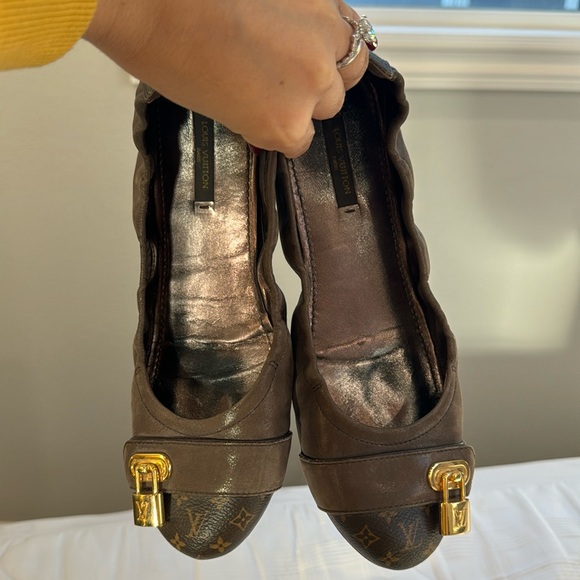 ✨ Louis Vuitton
Leather ballet flats ✨ - Picture 1 of 5